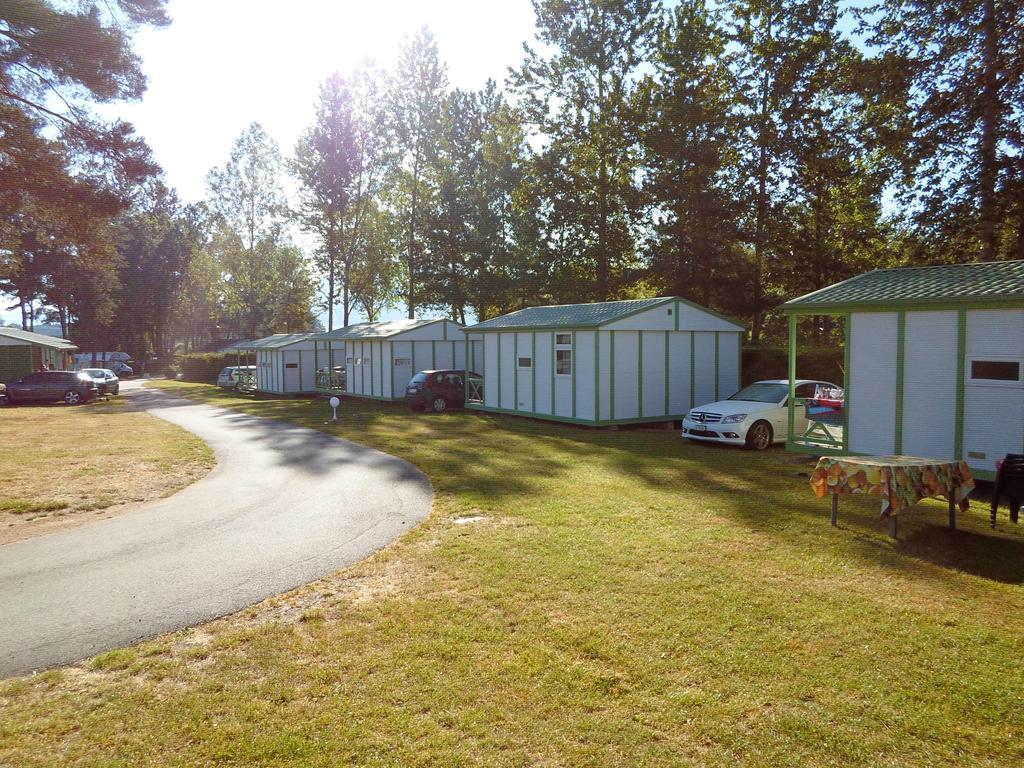 Camping Les Pinasses La Chapelle  المظهر الخارجي الصورة