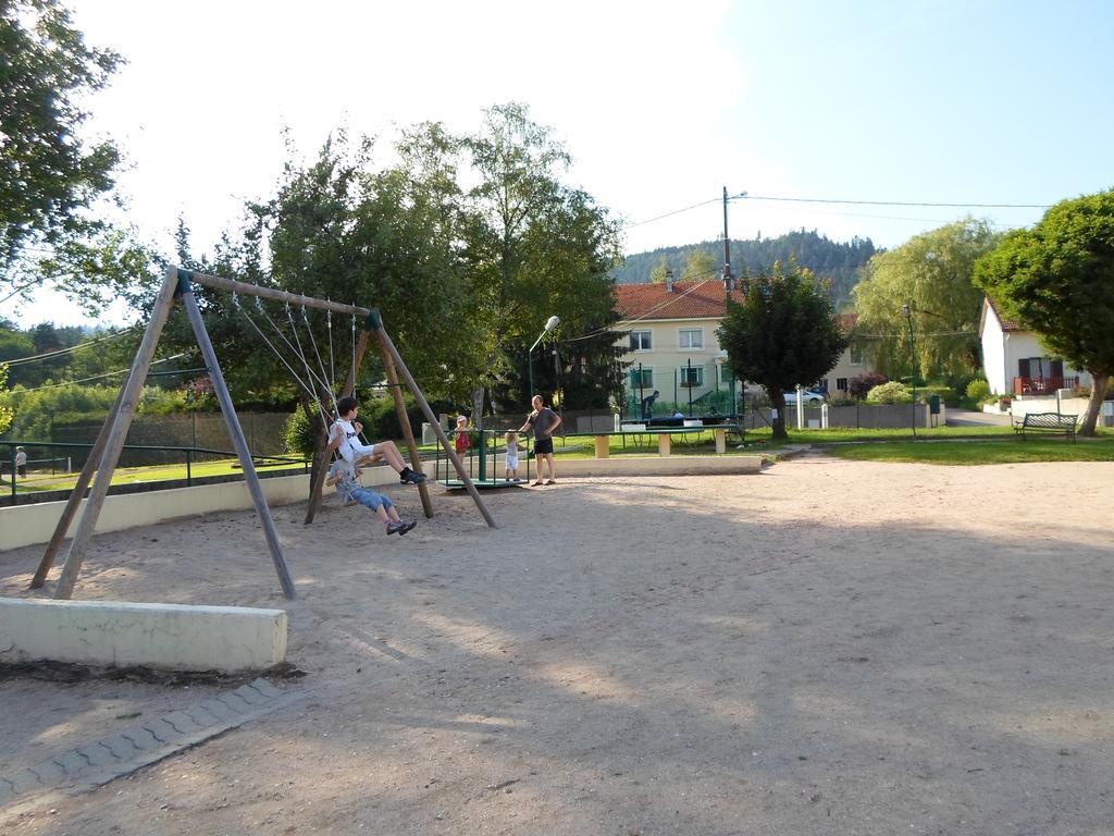Camping Les Pinasses La Chapelle  المظهر الخارجي الصورة