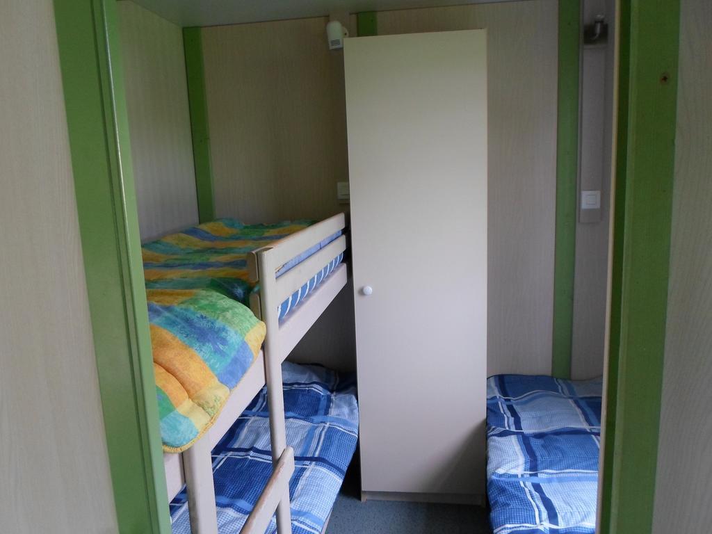 Camping Les Pinasses La Chapelle  الغرفة الصورة