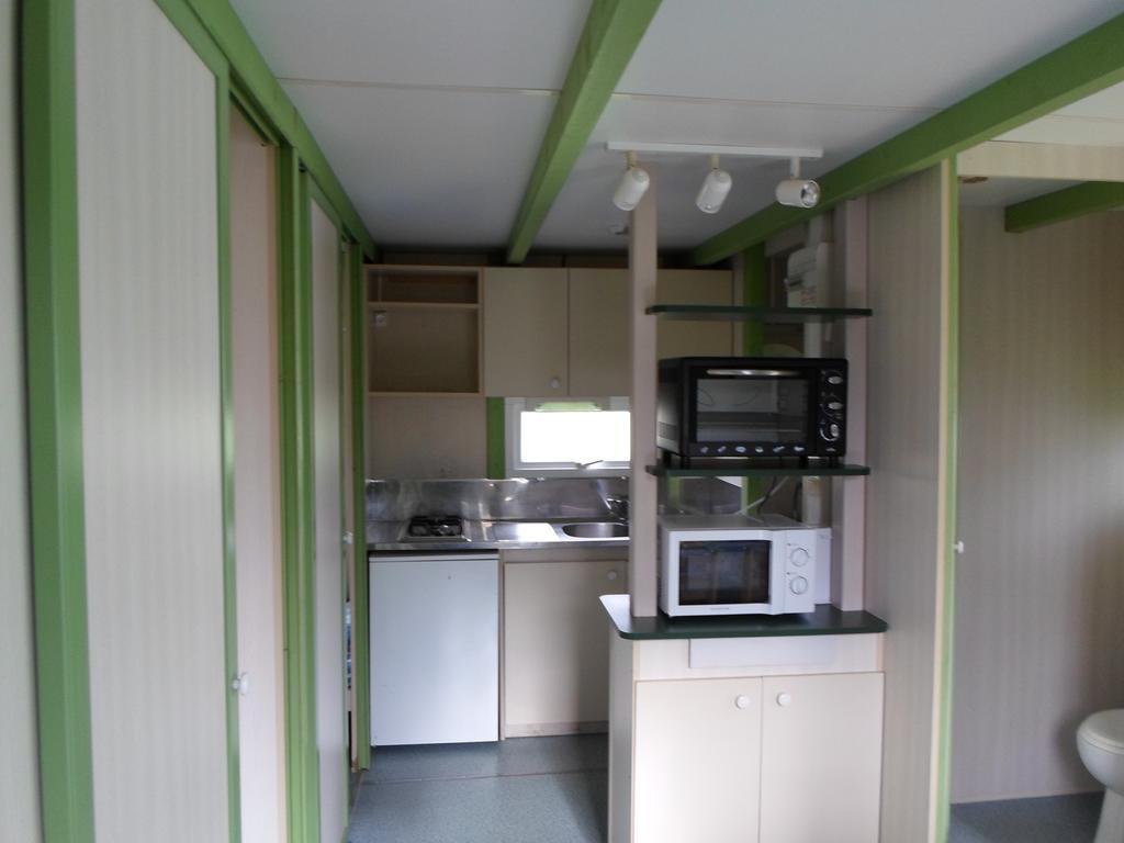 Camping Les Pinasses La Chapelle  الغرفة الصورة